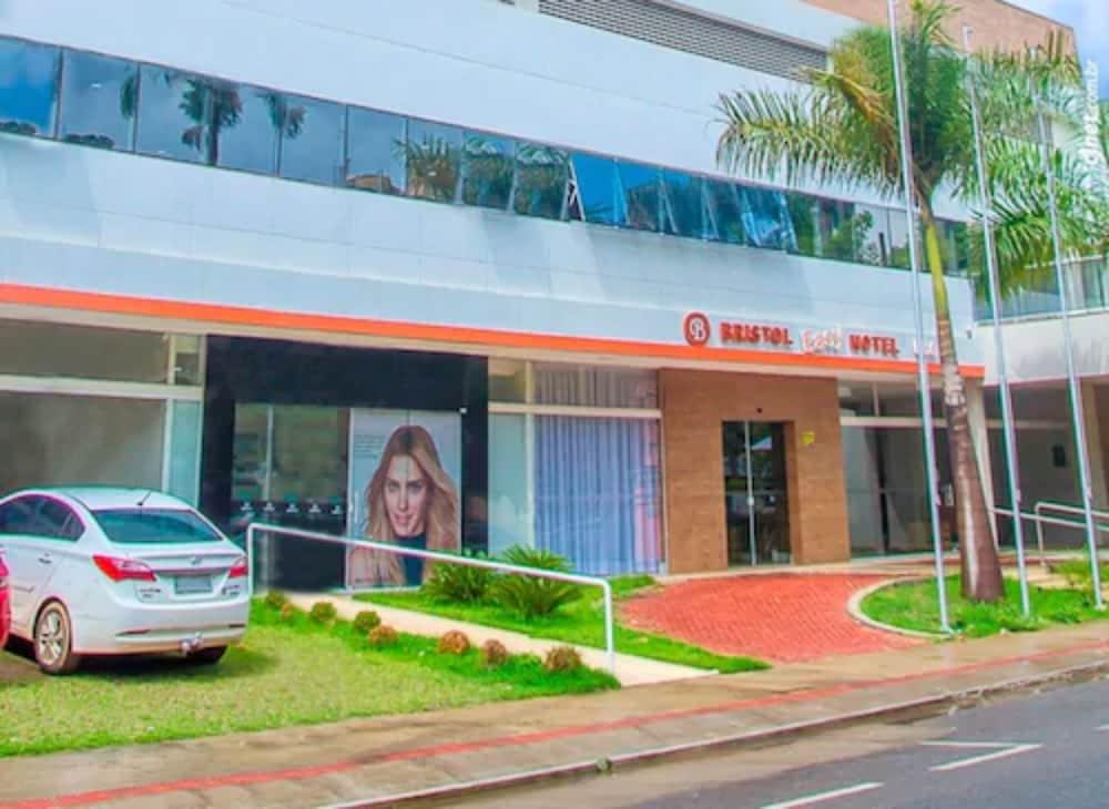 Bristol Easy Uba Hotel Exterior photo